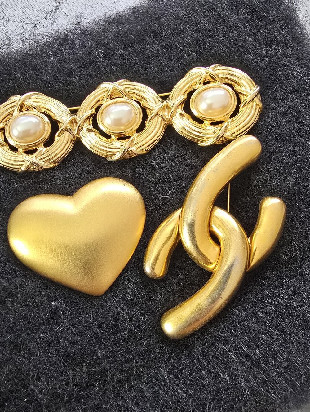 Lot of 3 Vintage Gold Tone Brooches Faux Pearl Heart Interlocking Links Pins